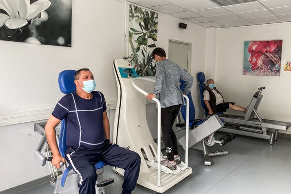 Patients exercise at the Dieulefit Santé clinic in France.